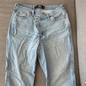 Hollister ultra high rise mom Jean